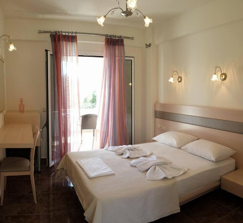 Voula Resort Elafonissos Rum bild